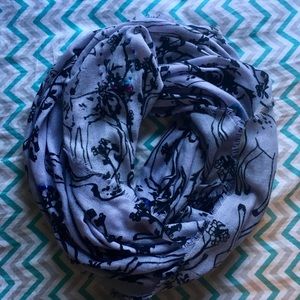 Lavender scarf w/ black fawn print & yarn detail